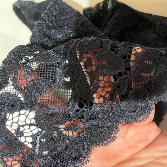 NWOT HANRO Black Lace Soft-Cup Bra — Size 70D (32D US) - Picture 11 of 11